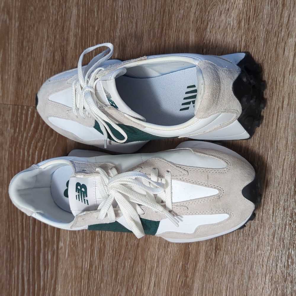 Brand new New balance 327 trainers